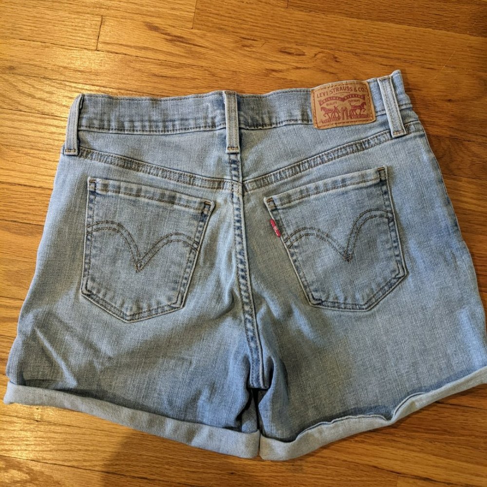 Levi's Mid Rise Shorts - Picture 2 of 7